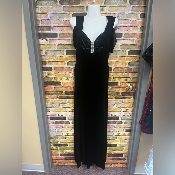 Velvet Long Dress cold shoulder w/sweatheart neckline w/side slit